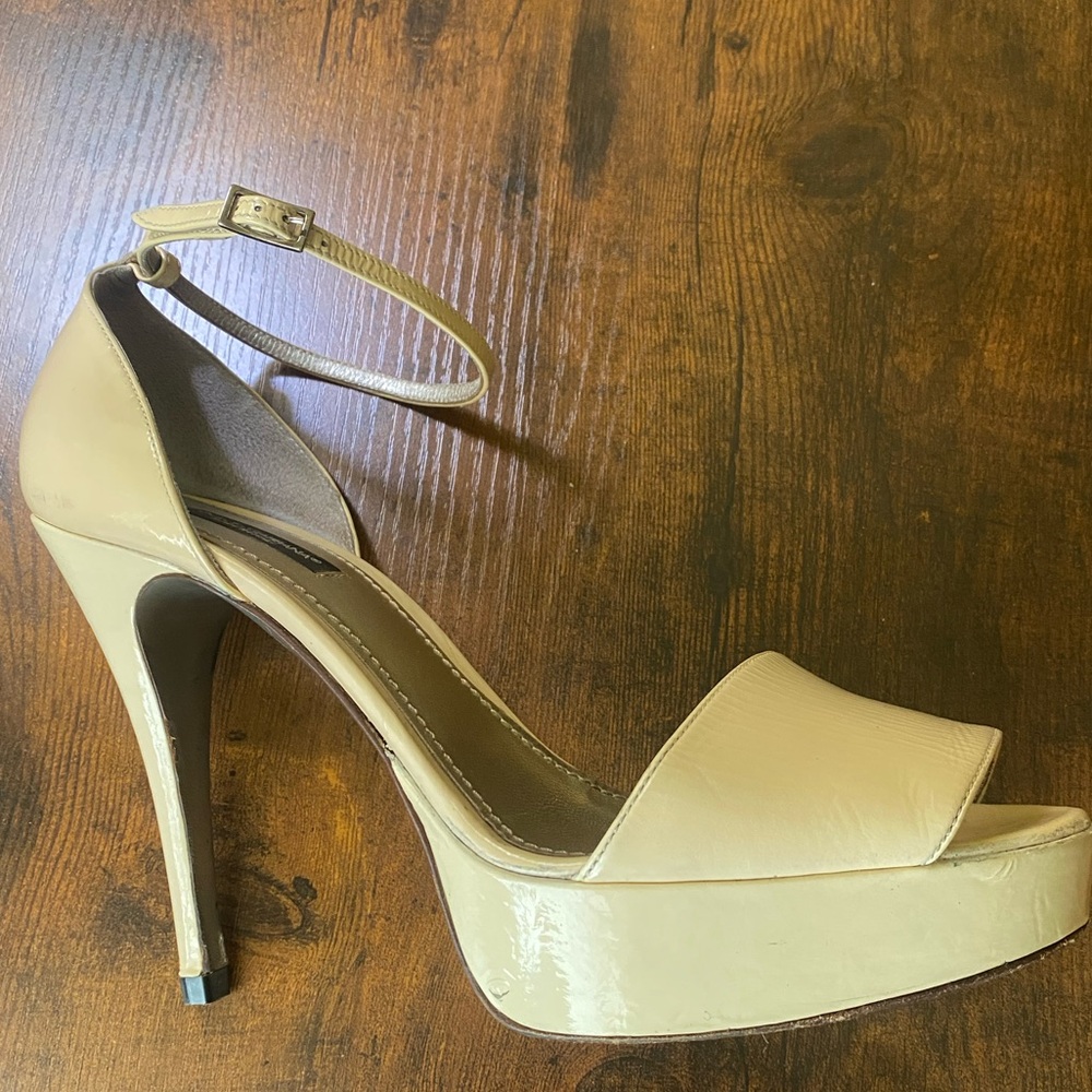 Dolce & Gabbana Beige Platform Heels size 38.5 Made in Italy